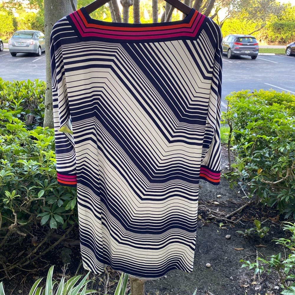 New with tags Trina Turk indigo and pearl Geo bottle square-neck body co… - Picture 3 of 14